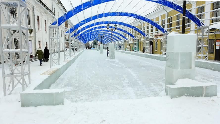 Следующей зимой. Каток в Метрограде Киров. Каток Спасская Киров. Каток Киров парк Спасская. Спасская 15 каток.