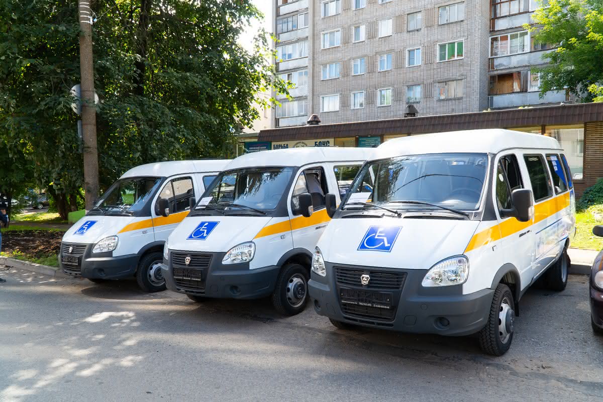 В Кировской области появились новые машины для доставки пожилых и инвалидов  в медучреждения — ikirov.ru - Медицина в Кирове и Кировской области