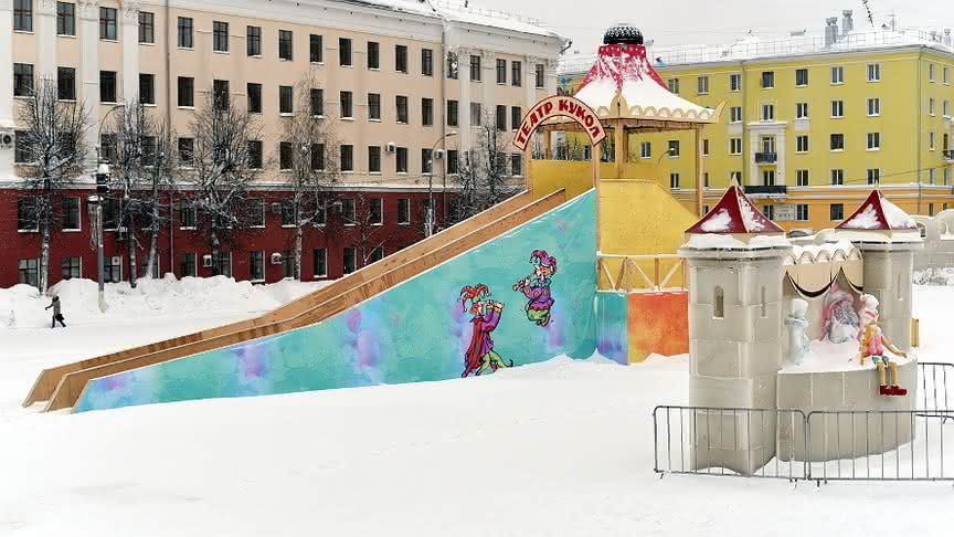 На Театральной площади начнут демонтаж ледового городка