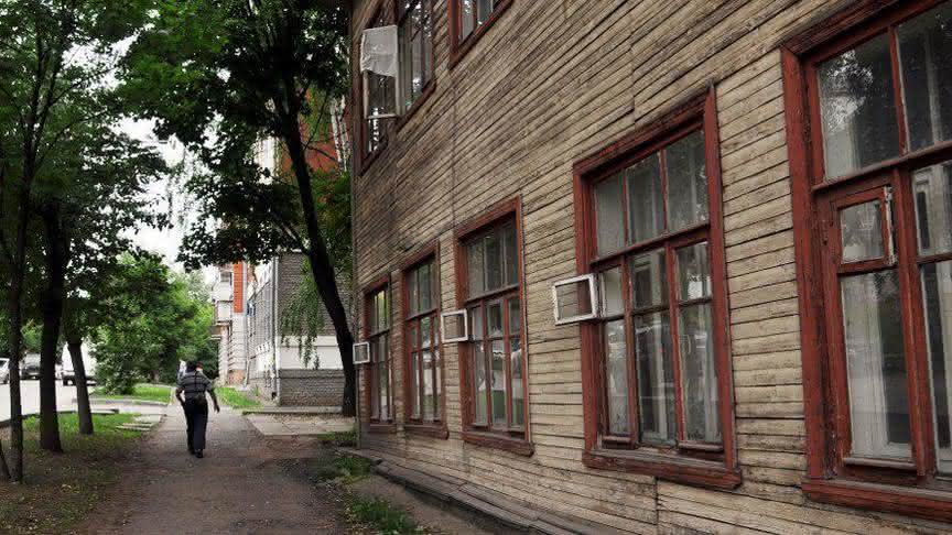 Переселение из аварийного жилья в Кировской области идёт с задержкой