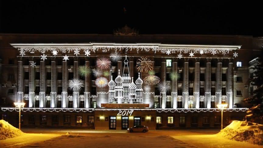 В Кирове началась подготовка к новогоднему оформлению города