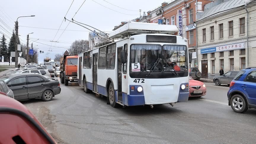 Пассажирский транспорт кирова. Кондуктор Киров троллейбус 624. Троллейбус Яндекс. Киров пассажирский автотранспорт. Троллейбус автобус Киров.