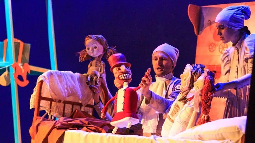 Театр кукол дарит подарки ко Дню защитника Отечества