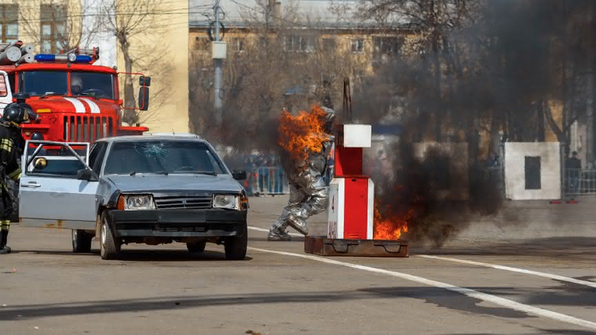 Кировские огнеборцы отметили юбилей пожарной охраны на Театральной площади