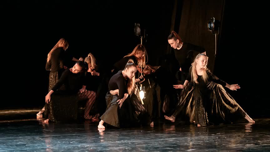 Юные танцоры рассказали о своих актуальных проблемах на сцене «Театра на Спасской»