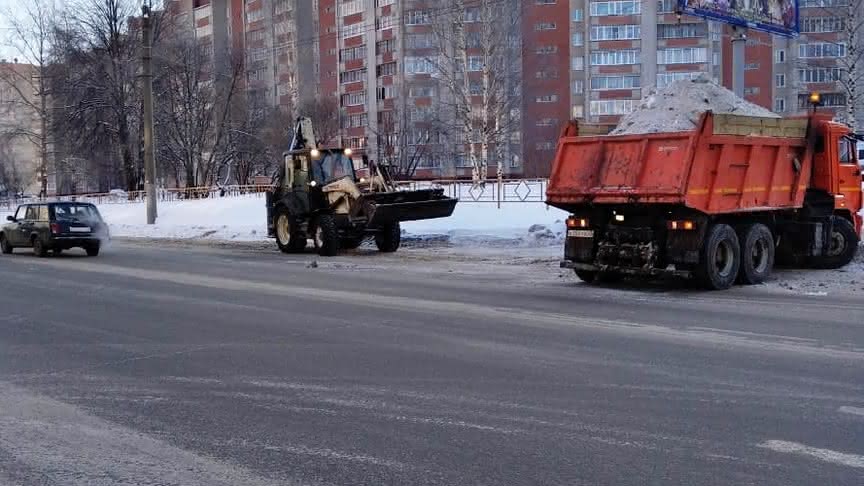 В выходные в Кирове снег вывезут с 7 улиц