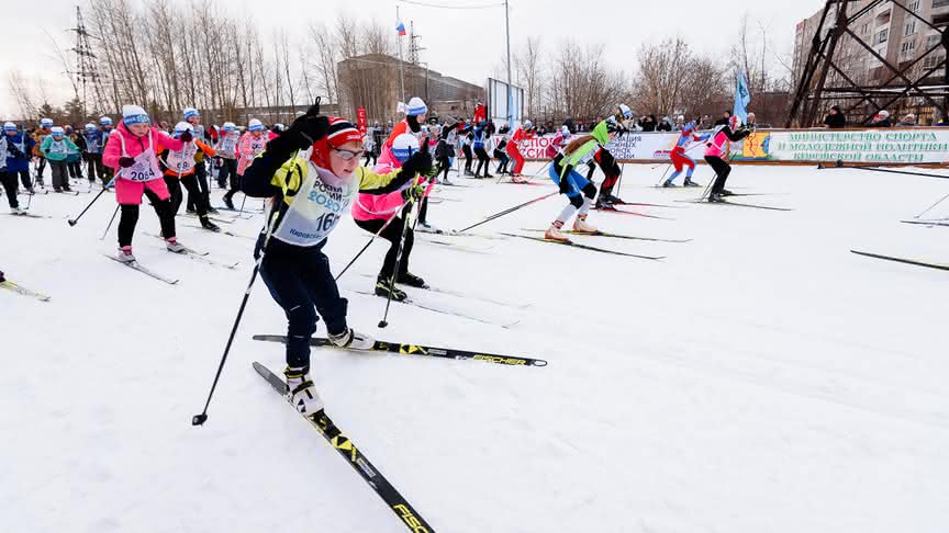 В Кирове более 1700 лыжников вышли на «Лыжню России»