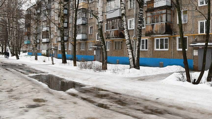 Ночью в Кирове усилится борьба со льдом на тротуарах