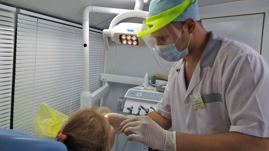 Врачи мобильной стоматологии в сентябре помогли более 200 пациентам из отдаленных населеенных пунктов