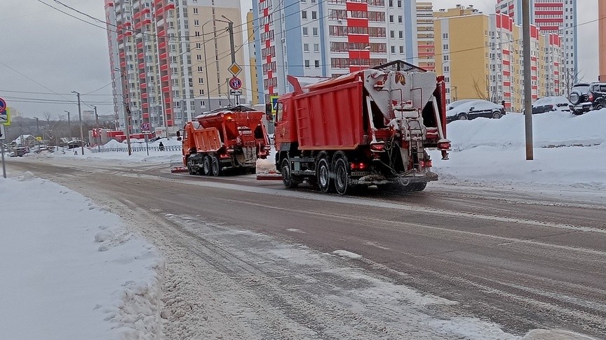 Город киров 2024. В Кирове снегопад 2024. Дорожные работы по вывозу снега. Киров снег. Киров снегопад апрель 2020.